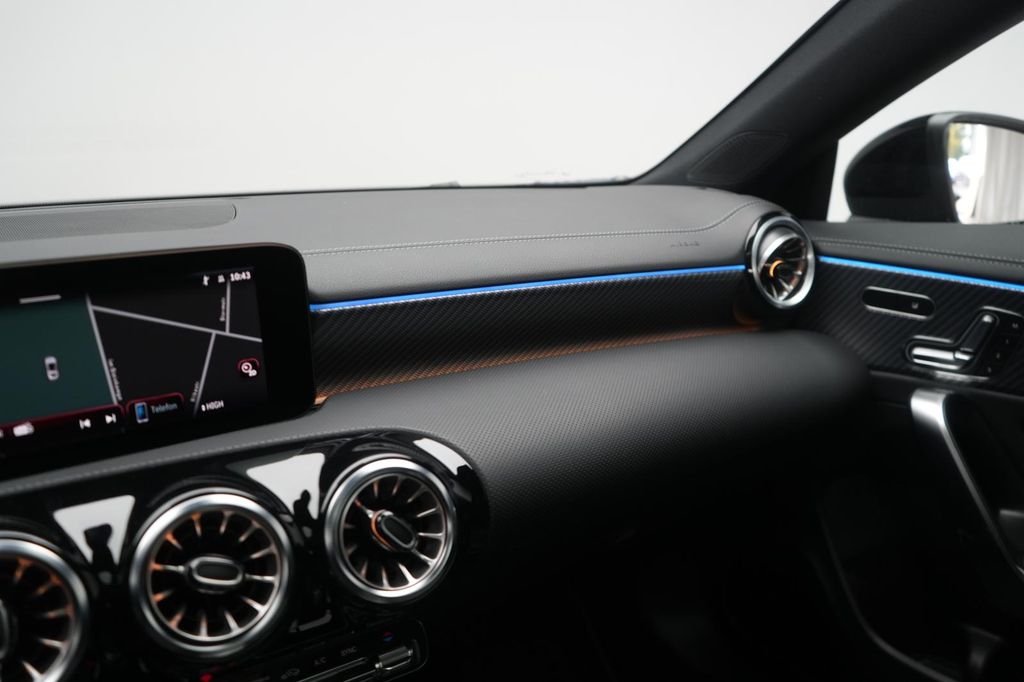 Mercedes-Benz CLA 200 2025