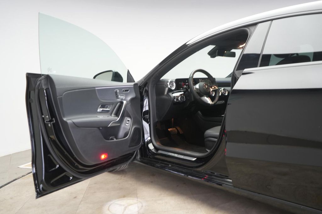 Mercedes-Benz CLA 200 2025