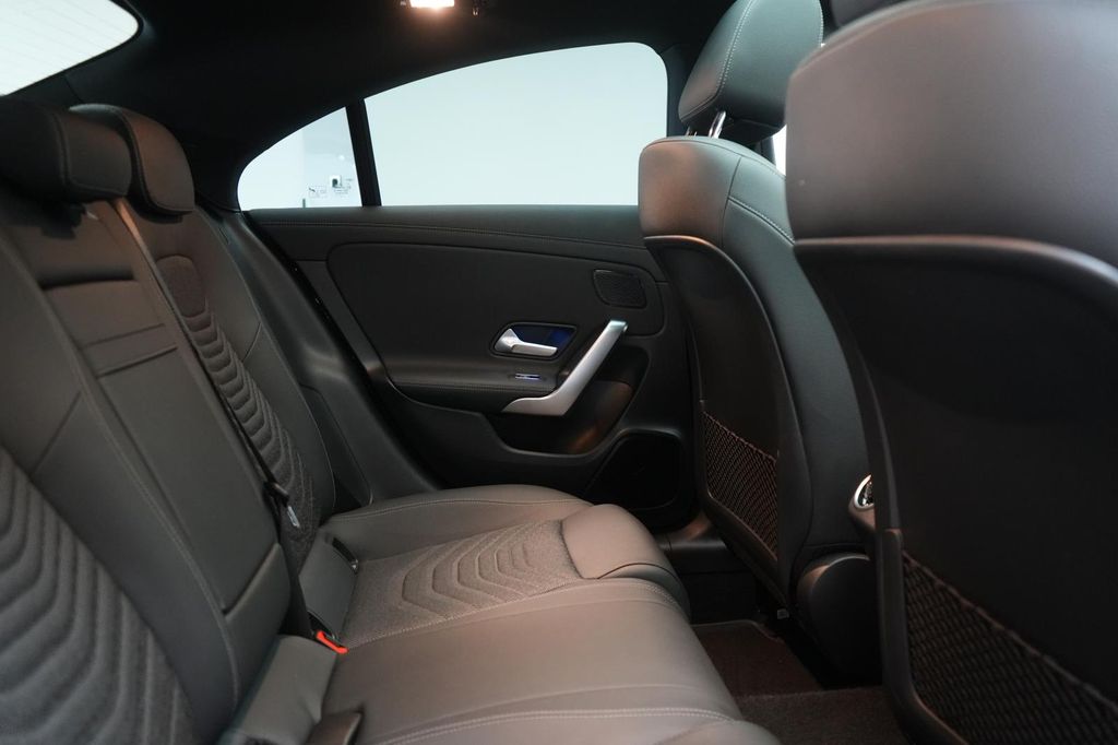 Mercedes-Benz CLA 200 2025