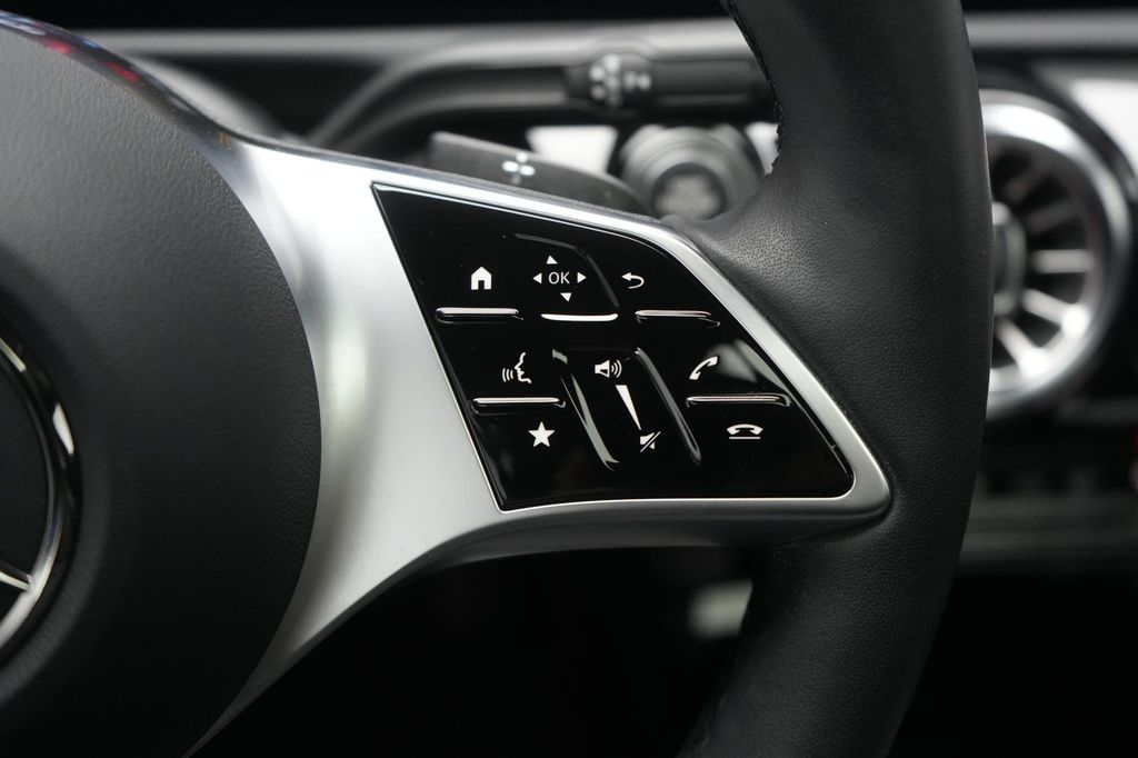 Mercedes-Benz CLA 200 2025