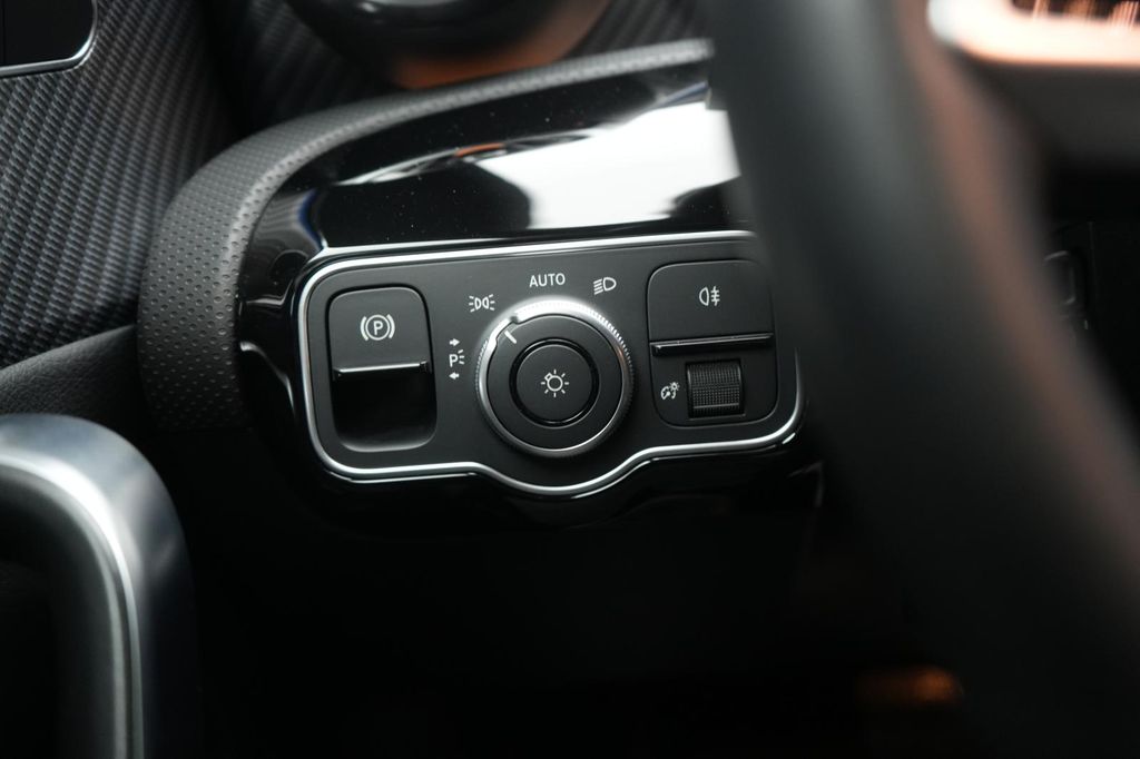 Mercedes-Benz CLA 200 2025