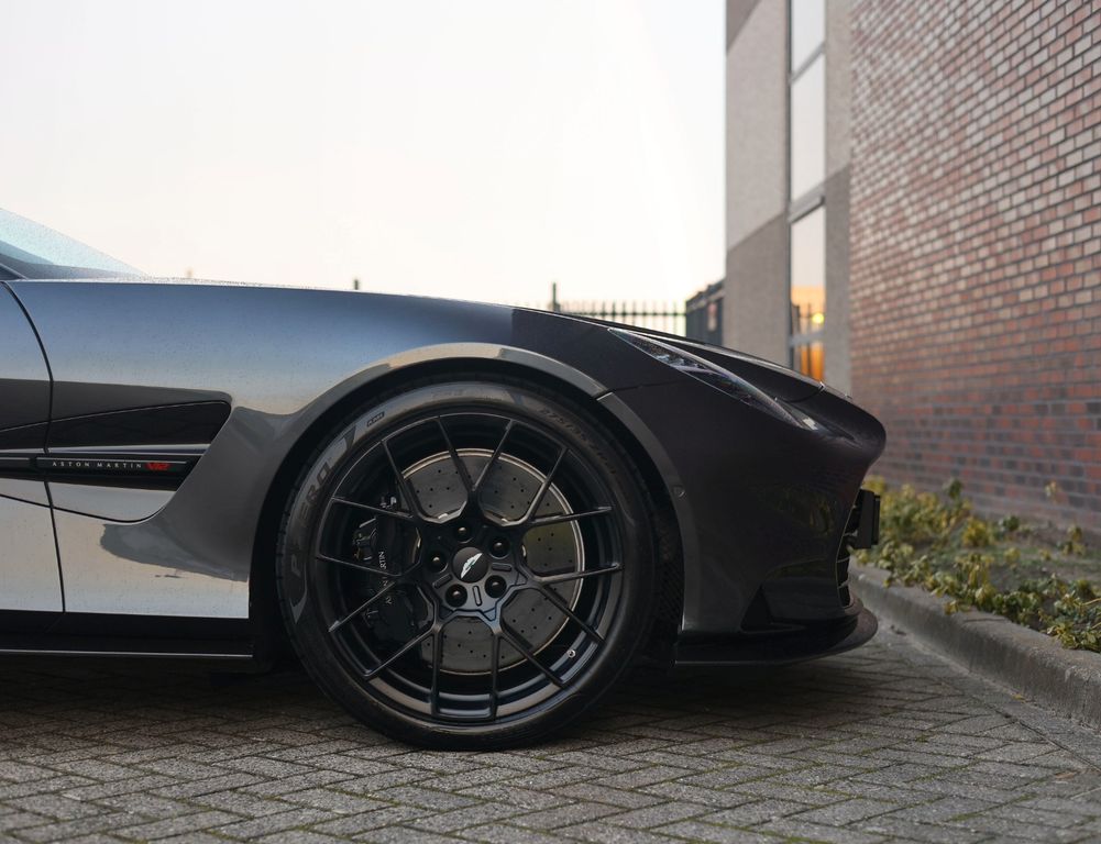 Aston Martin Vanquish 2024