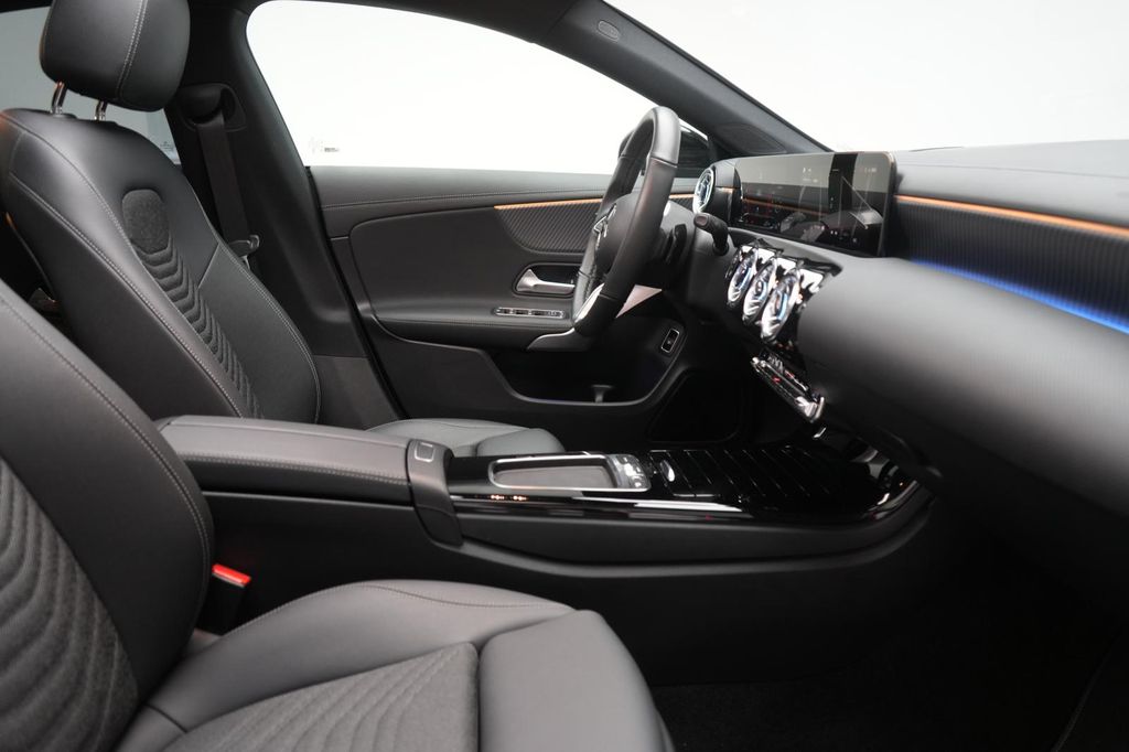 Mercedes-Benz CLA 200 2025