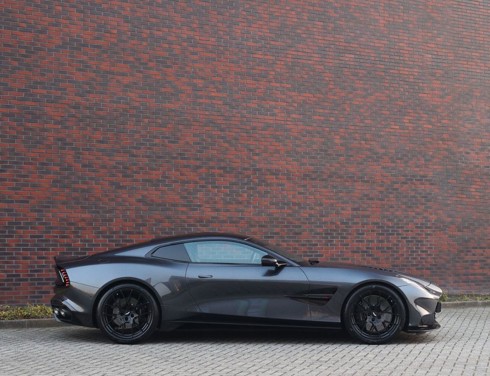 Aston Martin Vanquish 2024