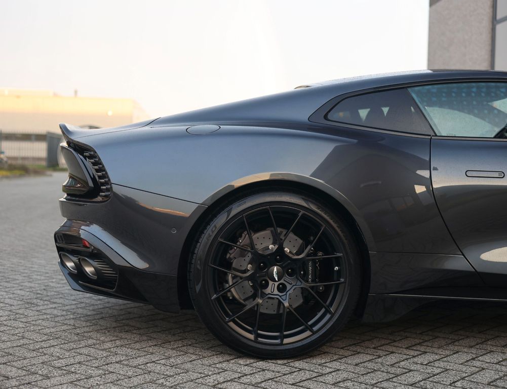 Aston Martin Vanquish 2024