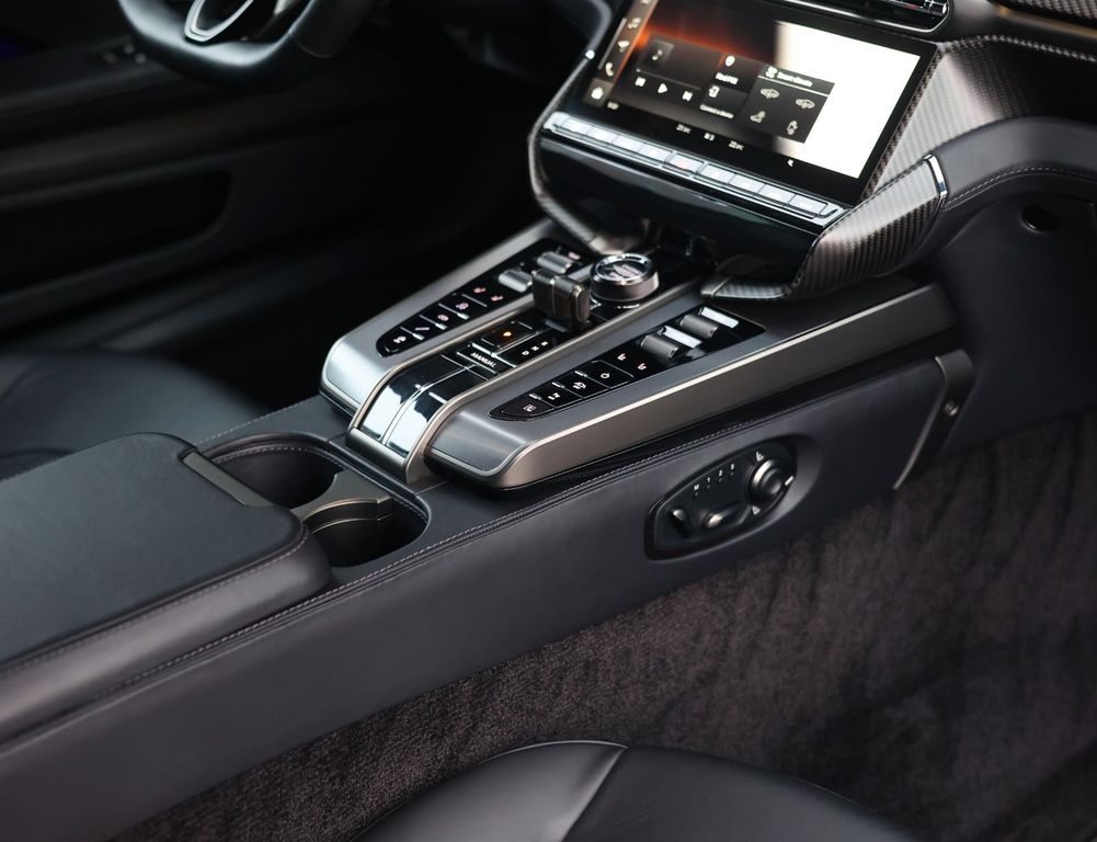 Aston Martin Vanquish 2024