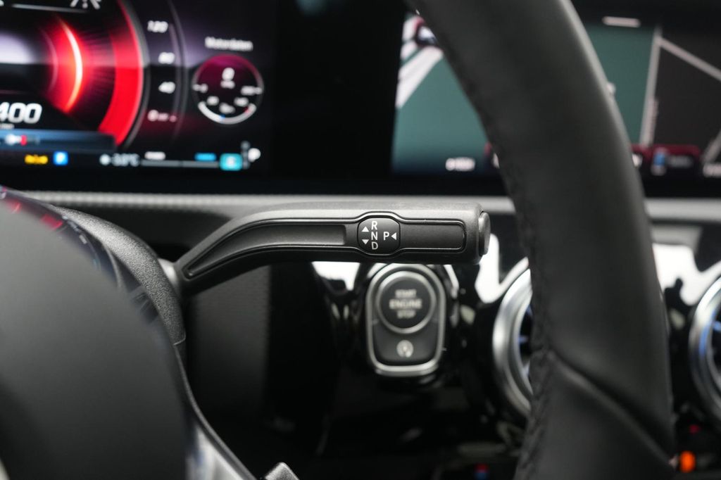 Mercedes-Benz CLA 200 2025