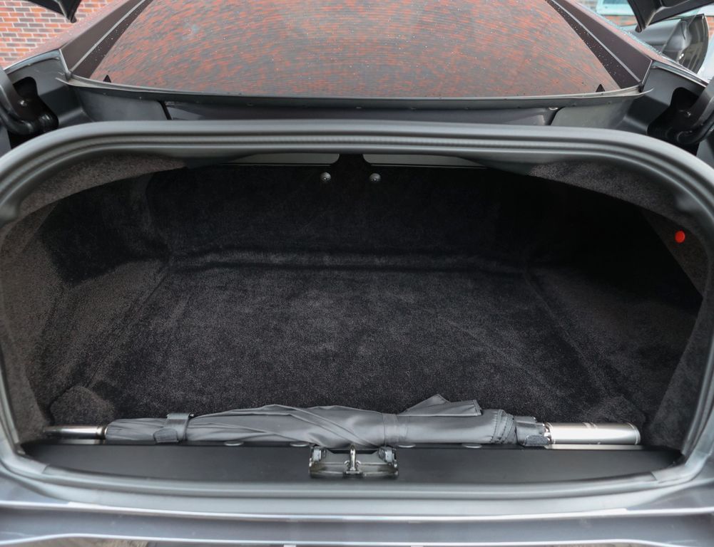 Aston Martin Vanquish 2024