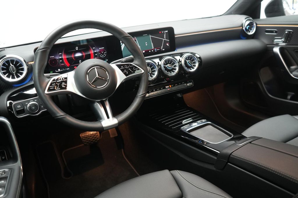 Mercedes-Benz CLA 200 2025