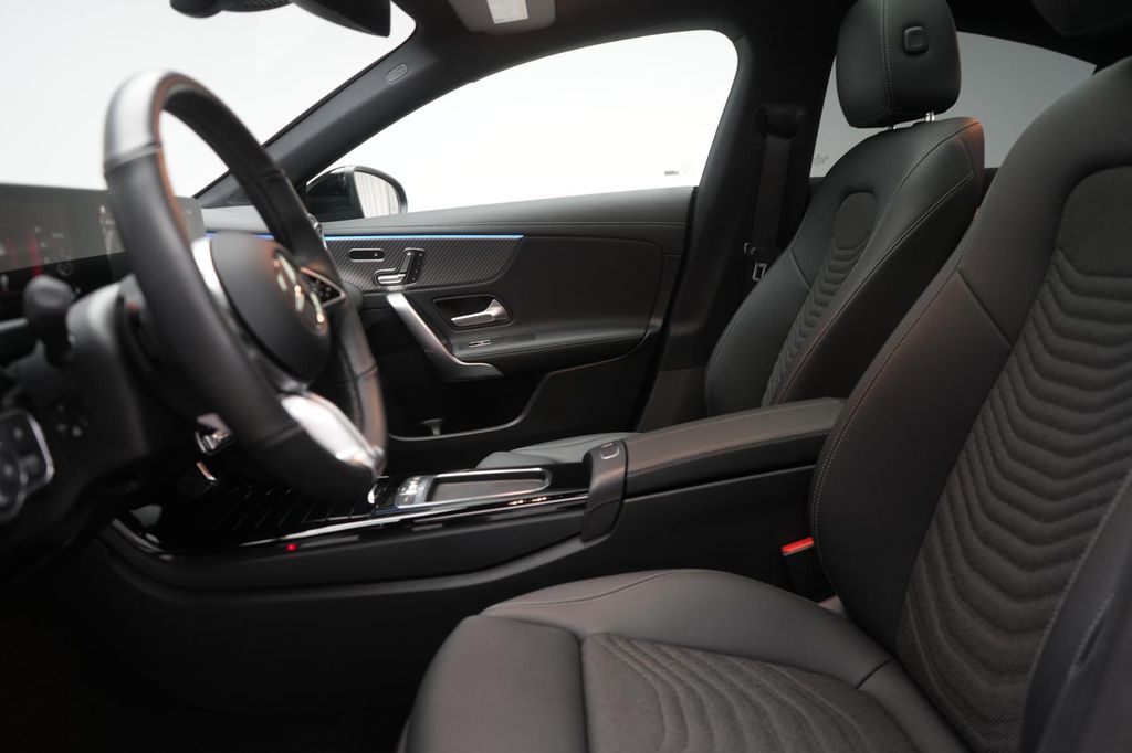 Mercedes-Benz CLA 200 2025