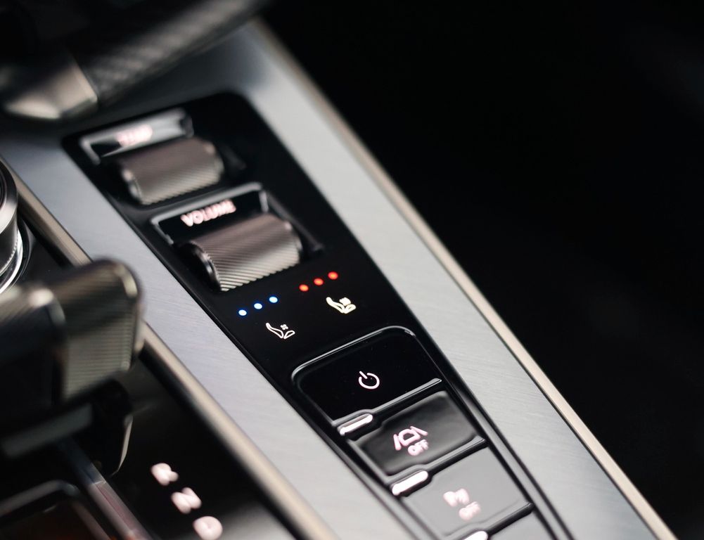 Aston Martin Vanquish 2024