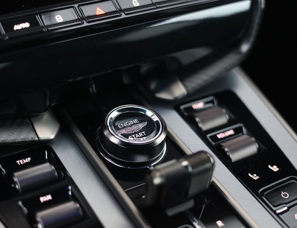 Aston Martin Vanquish 2024