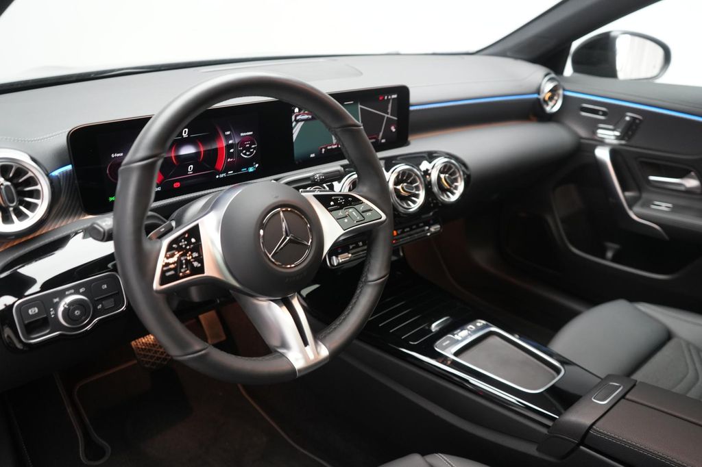 Mercedes-Benz CLA 200 2025