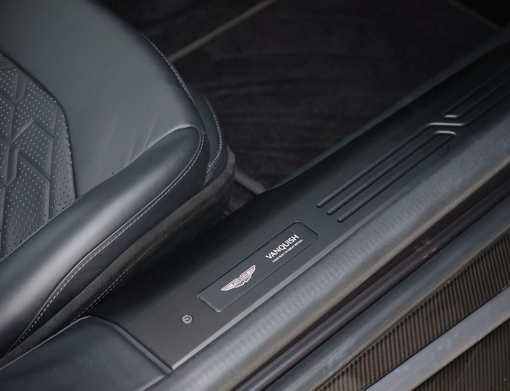 Aston Martin Vanquish 2024