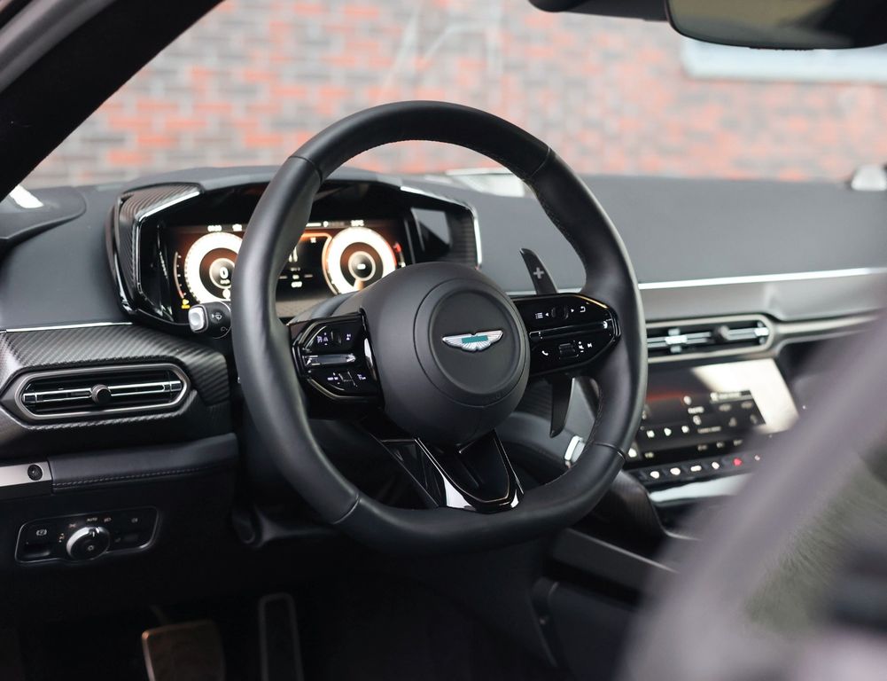 Aston Martin Vanquish 2024