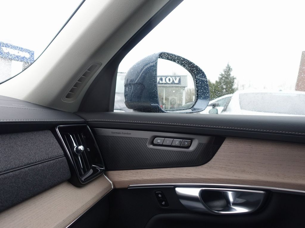 Volvo XC90 2025