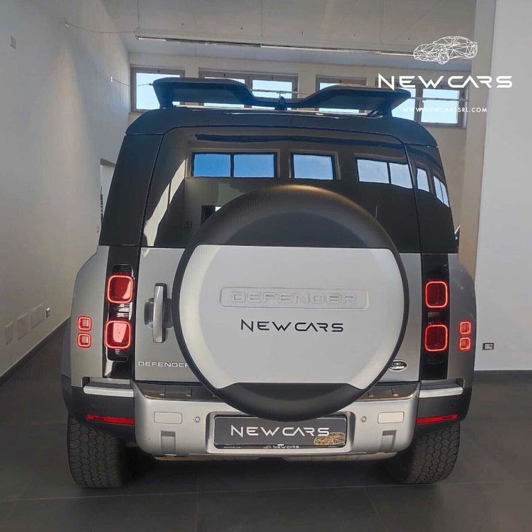 Land Rover Defender 2021