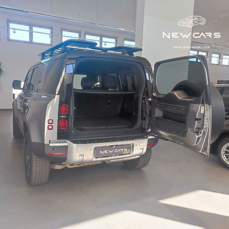 Land Rover Defender 2021