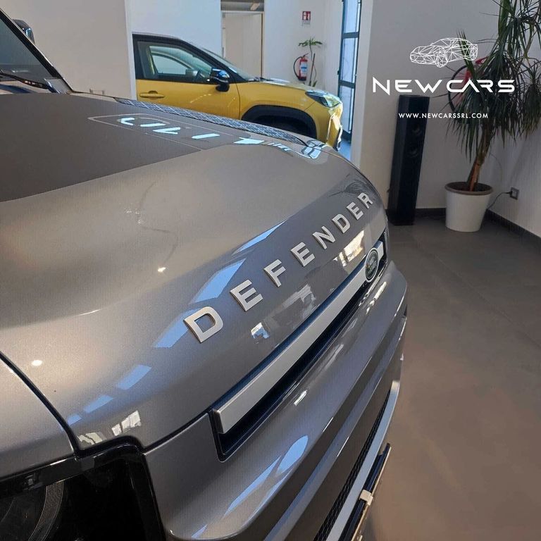 Land Rover Defender 2021
