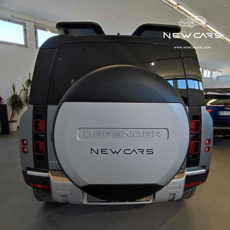 Land Rover Defender 2021