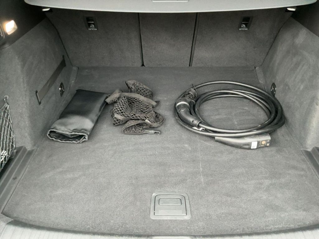 Audi SQ6 e-tron 2025