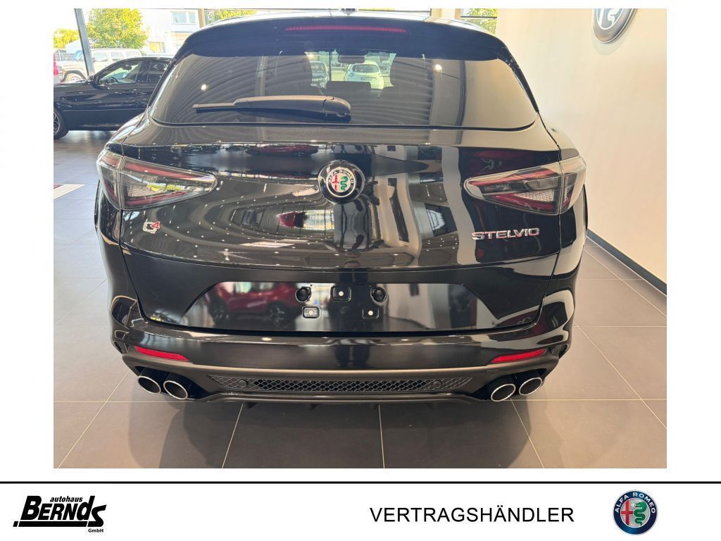 Alfa Romeo Stelvio 2025