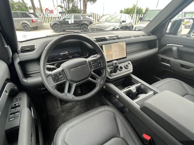 Land Rover Defender 2024