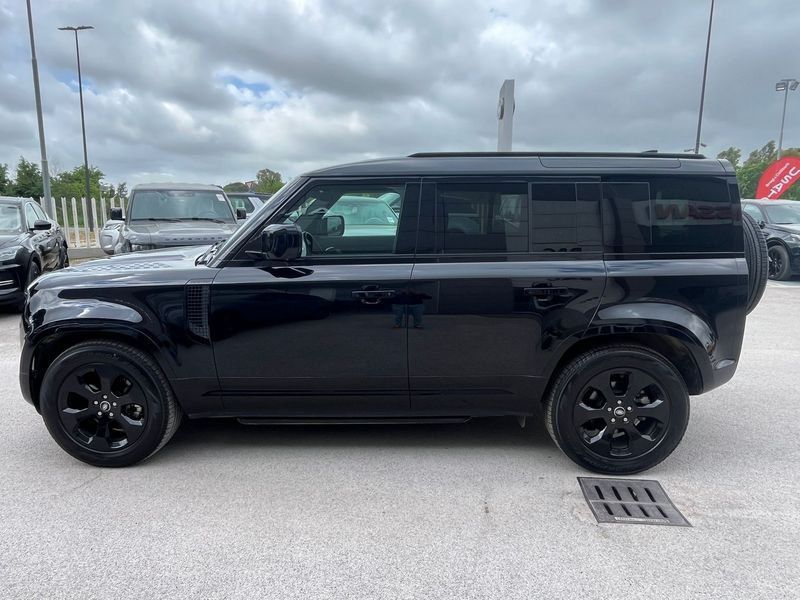 Land Rover Defender 2024