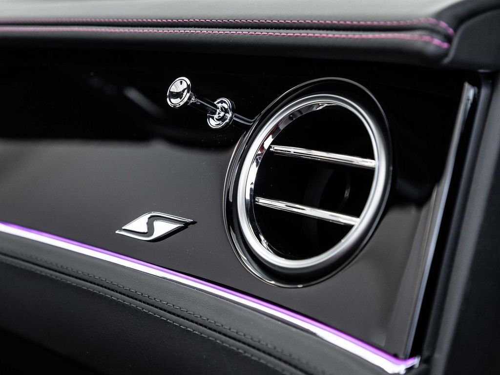 Bentley Continental GTC 2024