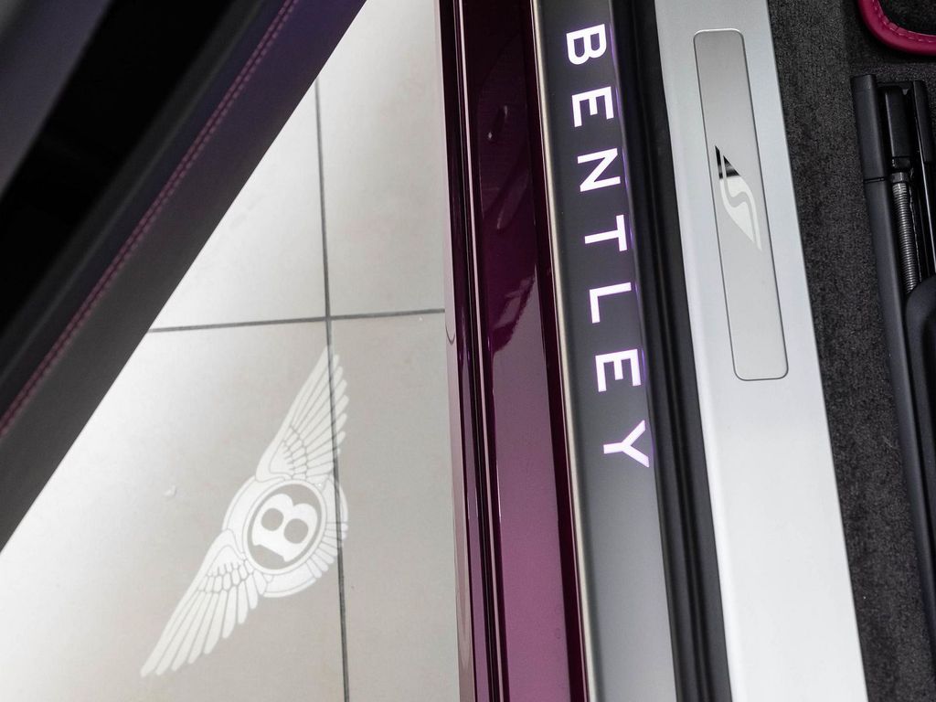 Bentley Continental GTC 2024