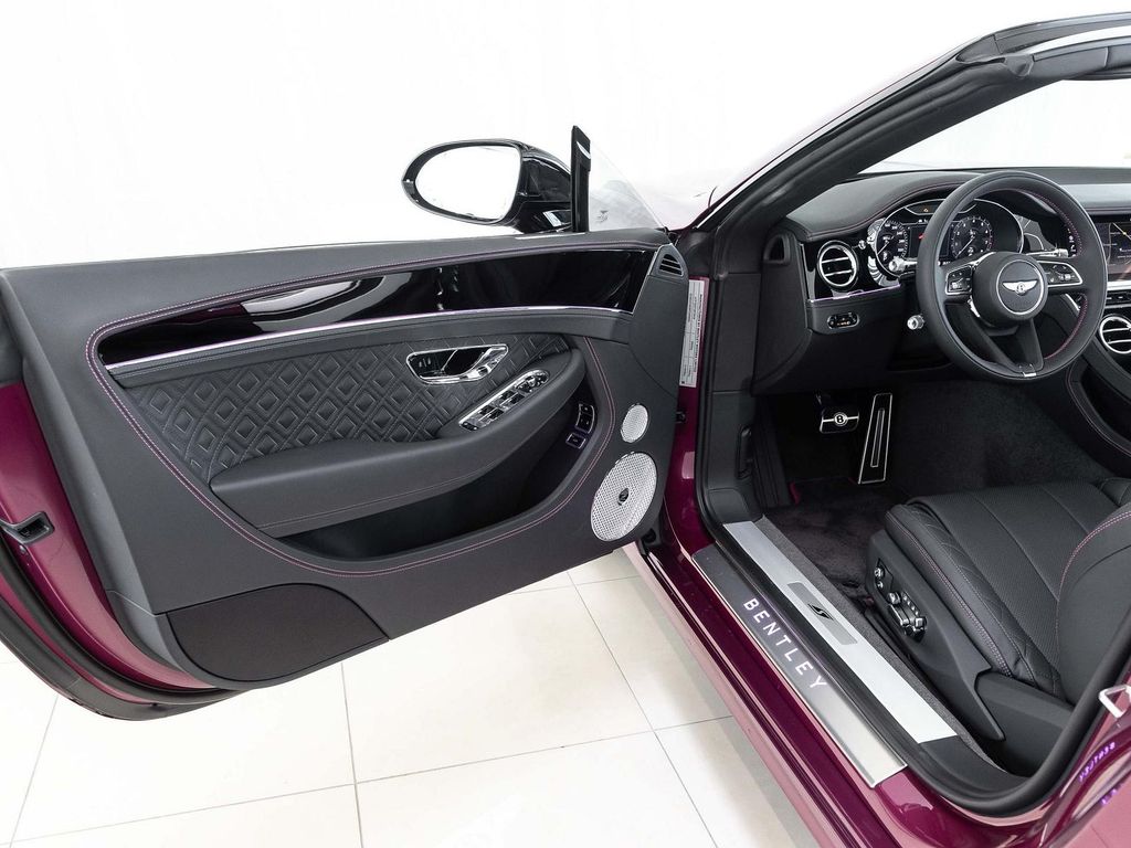 Bentley Continental GTC 2024