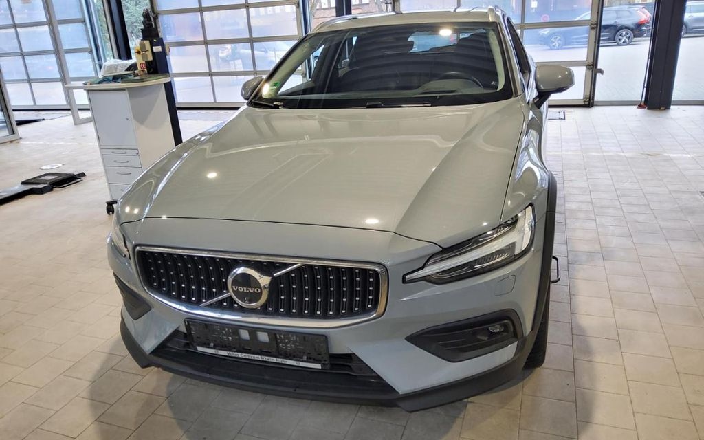 Volvo V60 Cross Country 2023