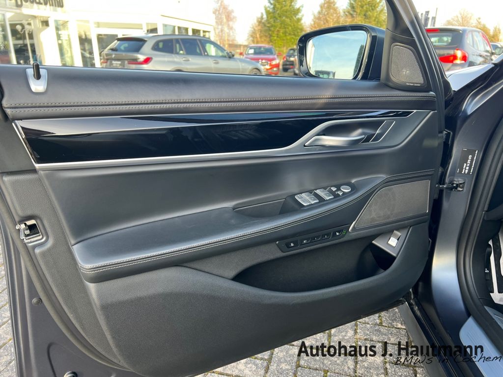 BMW 750 2018