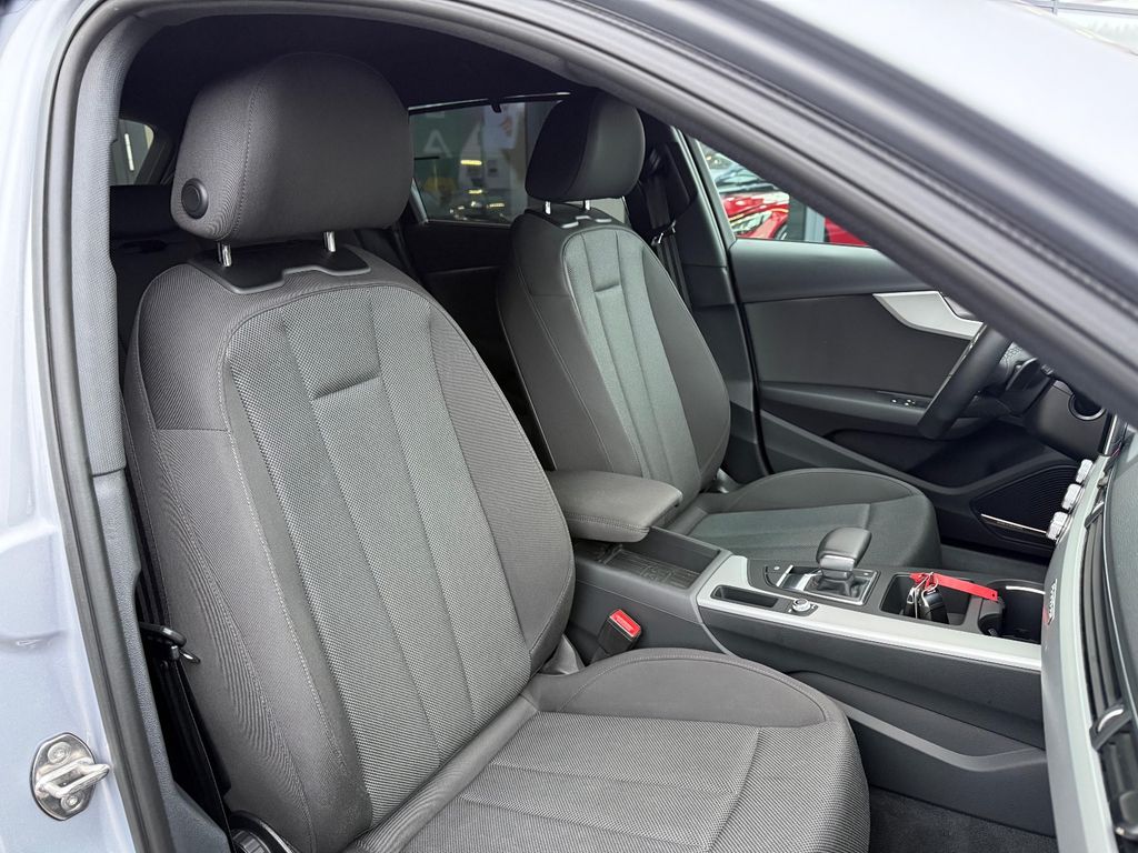 Audi A4 2023