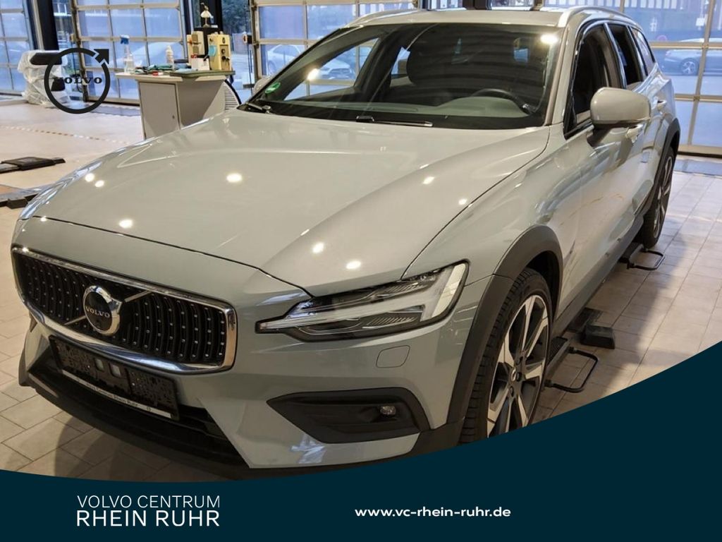 Volvo V60 Cross Country 2023
