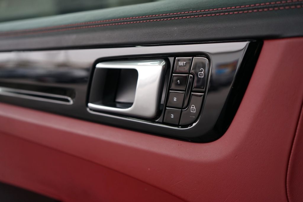 Porsche Cayenne 2021