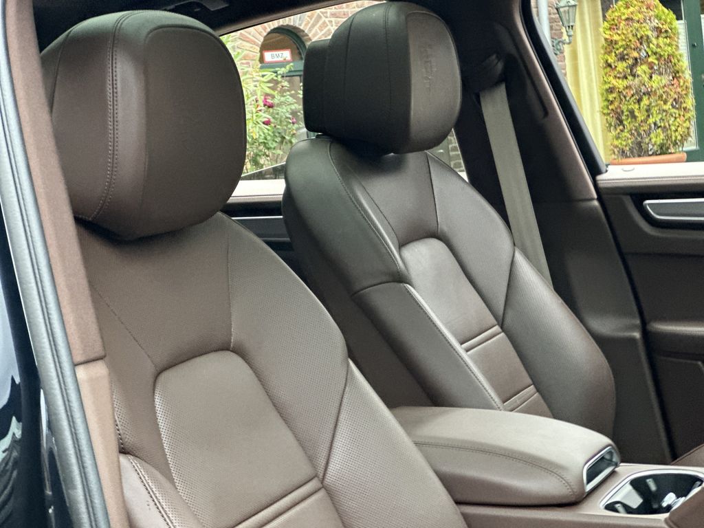 Porsche Cayenne 2022