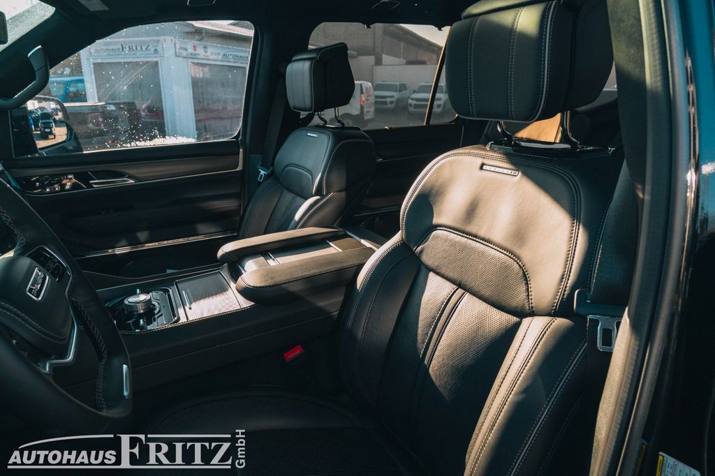Jeep Wagoneer 2025