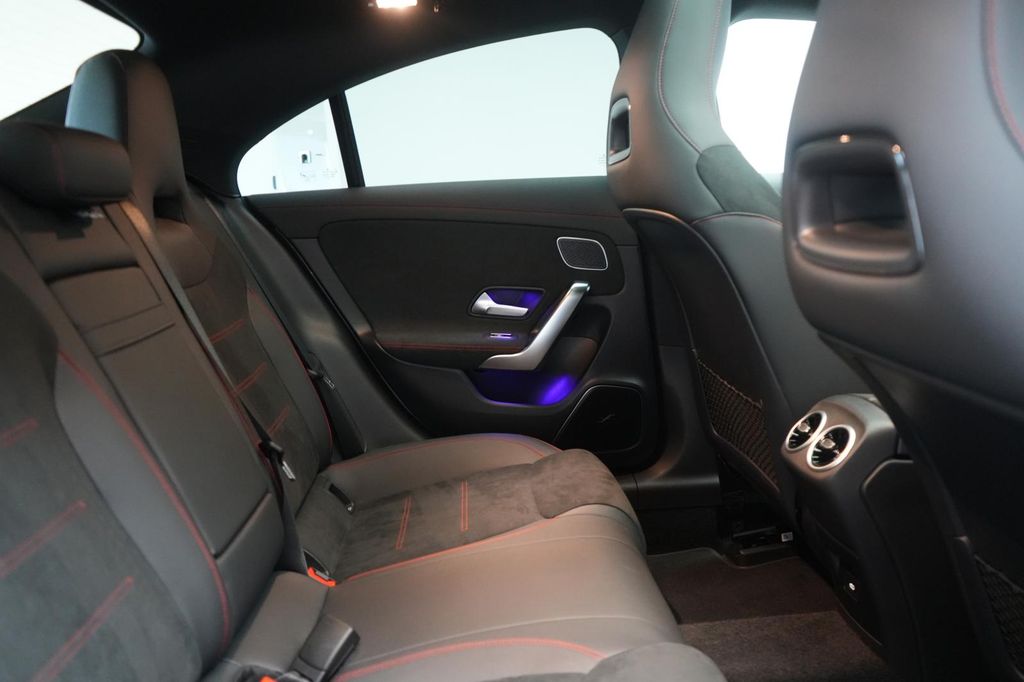 Mercedes-Benz CLA 200 2025