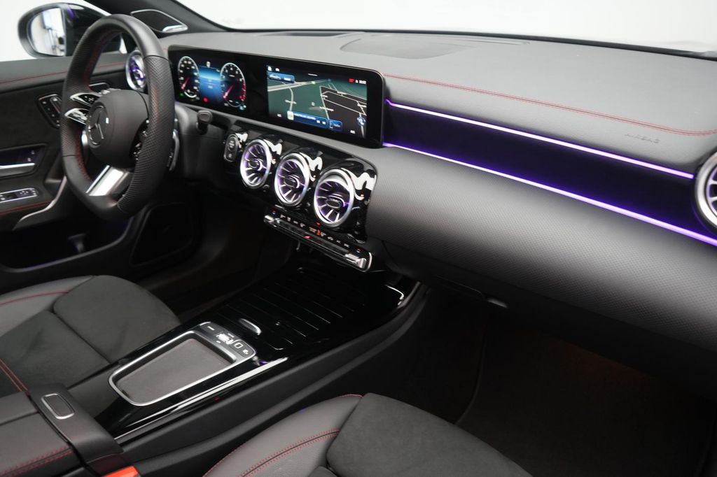 Mercedes-Benz CLA 200 2025