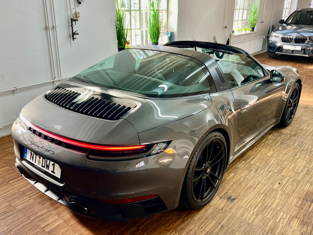 Porsche 992 2025