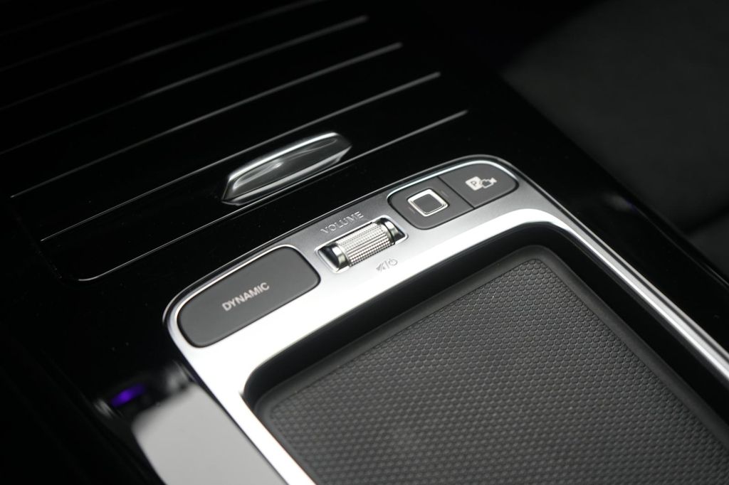 Mercedes-Benz CLA 200 2025