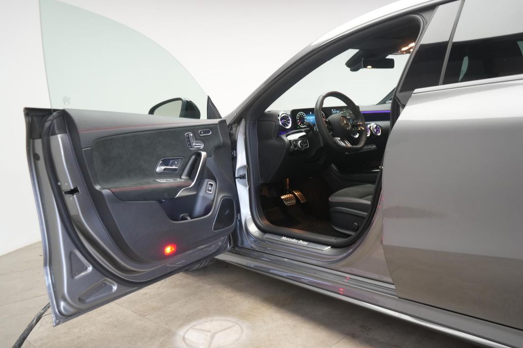 Mercedes-Benz CLA 200 2025