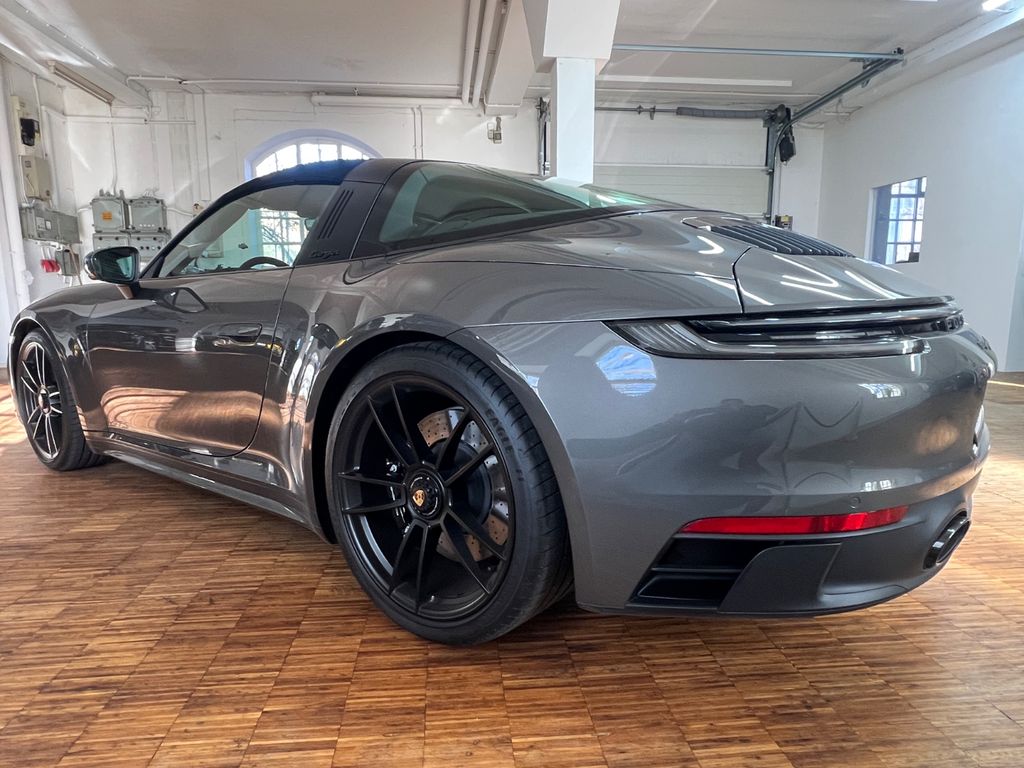 Porsche 992 2025