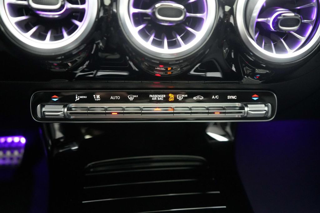 Mercedes-Benz CLA 200 2025