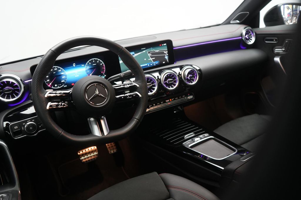 Mercedes-Benz CLA 200 2025