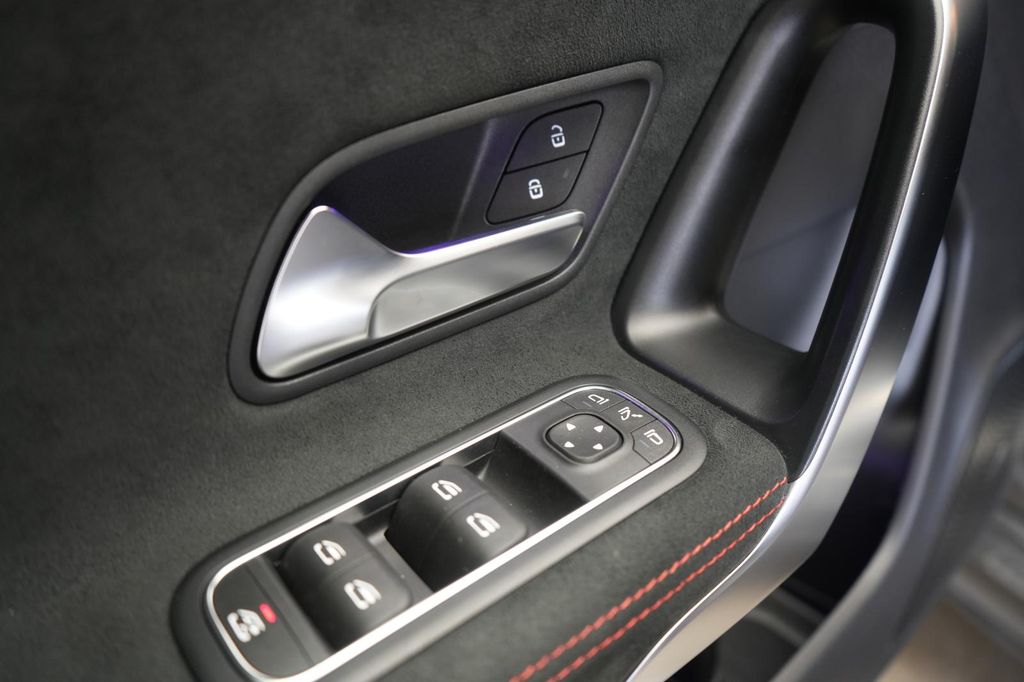 Mercedes-Benz CLA 200 2025