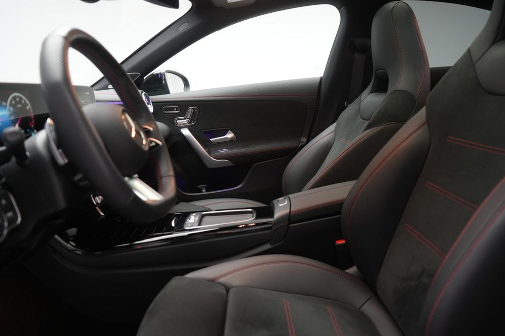 Mercedes-Benz CLA 200 2025