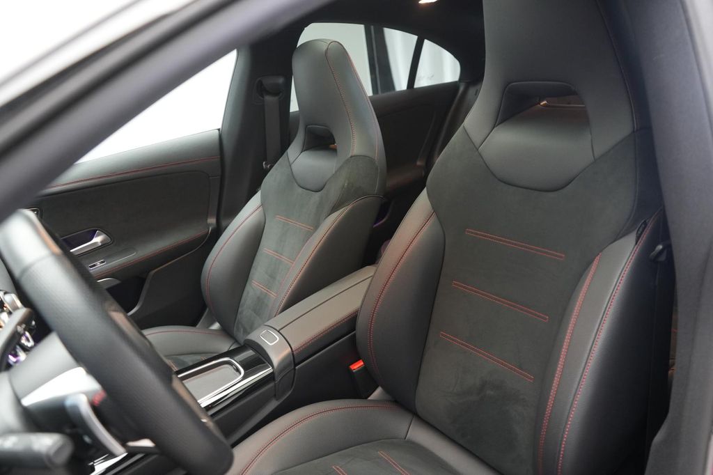 Mercedes-Benz CLA 200 2025