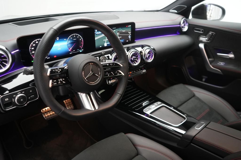 Mercedes-Benz CLA 200 2025